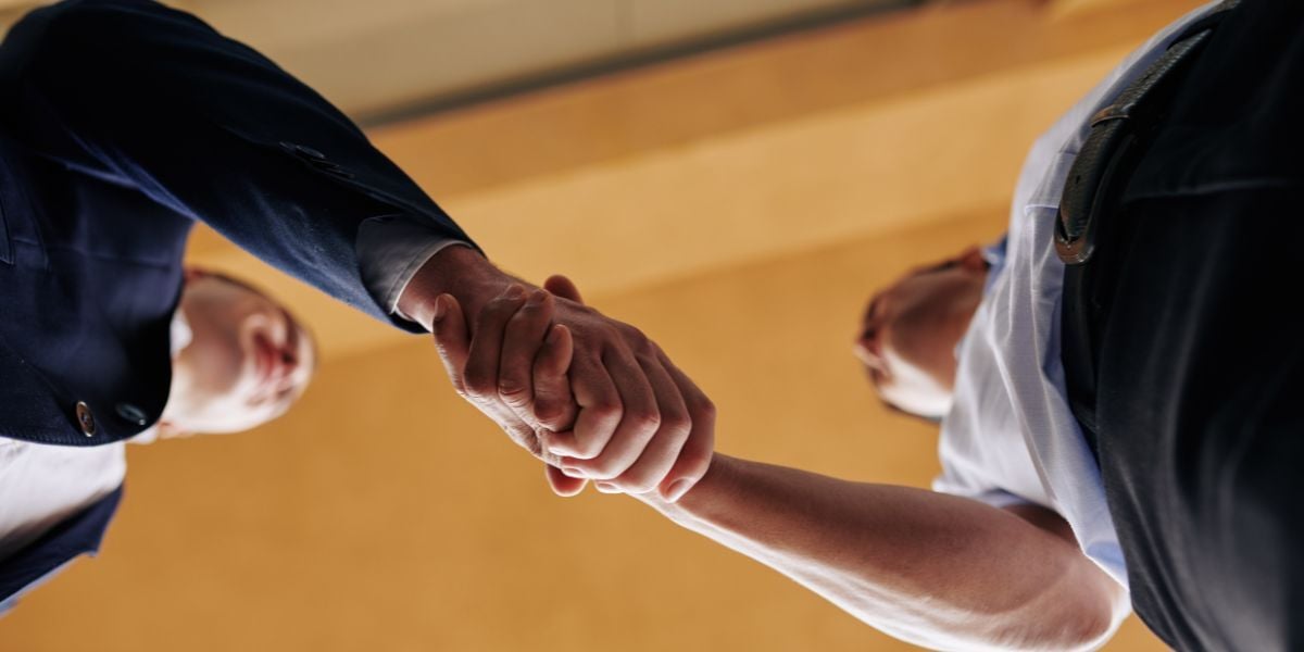06 Successful negotiation business people shaking hands