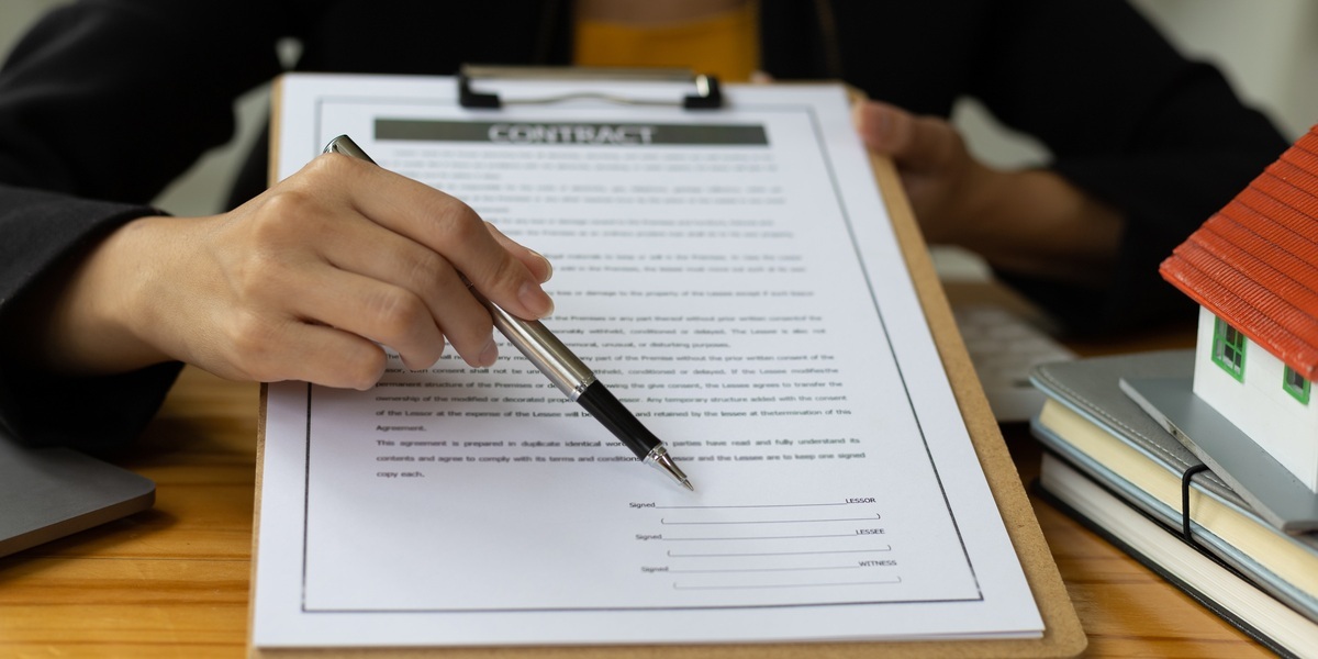 Real estate agent contract documents legal agreement